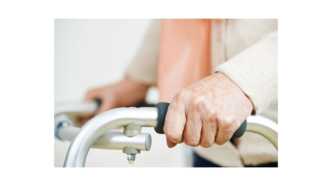 13 Best Upright Walkers for Seniors In 2024 Disabilitease
