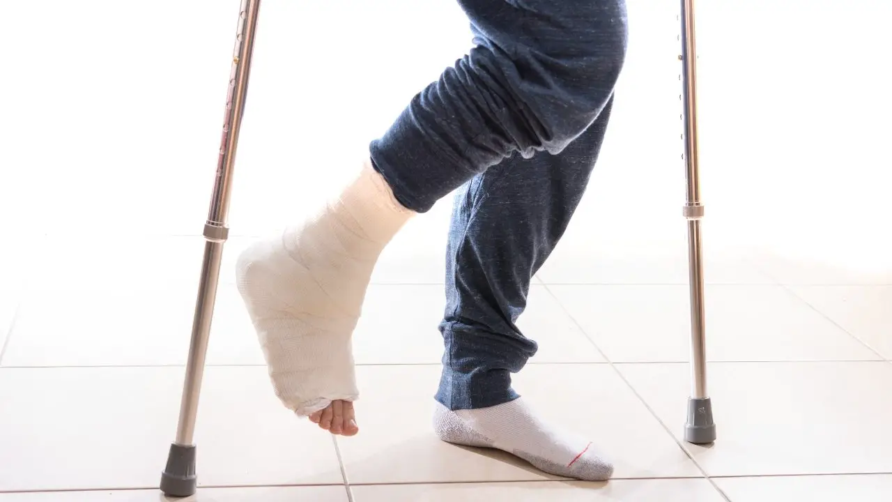 Living Alone With a Broken Ankle? These 7 Tips Will Make Your Life Easier